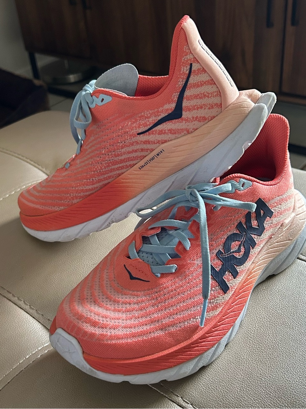 Hoka Mach 5 Sz 8B Coral Running Sneakers with Navy and Light Blue Accents